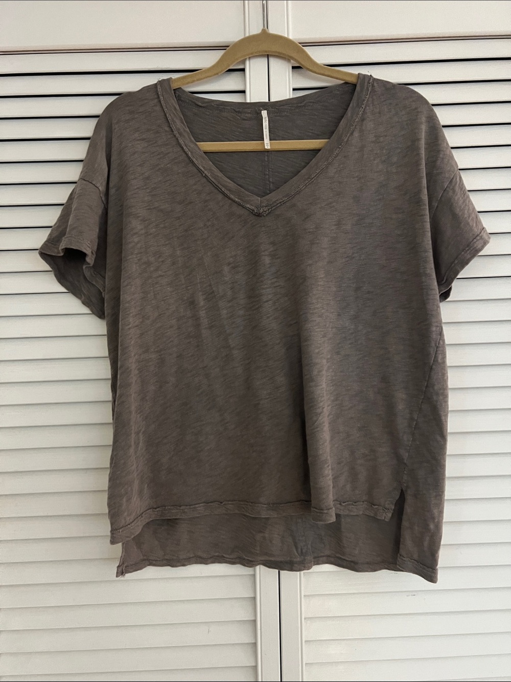 NWOT Hello Nite V Neck Tee Small